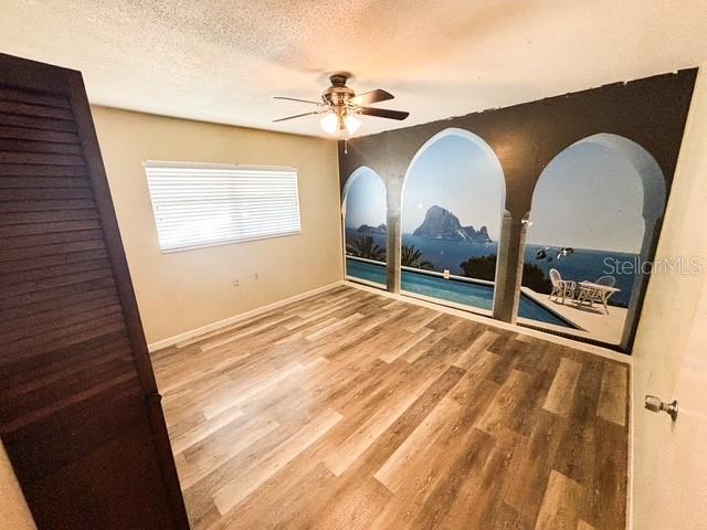121 E PINE ST, HOWEY IN THE HILLS, FL, 34737