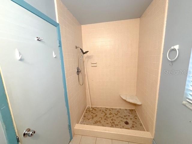 121 E PINE ST, HOWEY IN THE HILLS, FL, 34737