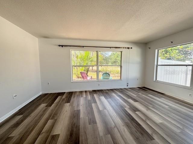121 E PINE ST, HOWEY IN THE HILLS, FL, 34737