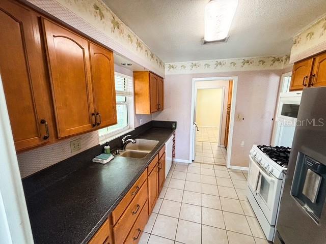 121 E PINE ST, HOWEY IN THE HILLS, FL, 34737