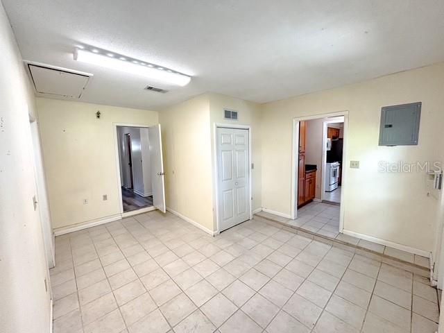 121 E PINE ST, HOWEY IN THE HILLS, FL, 34737