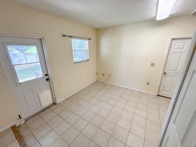 121 E PINE ST, HOWEY IN THE HILLS, FL, 34737