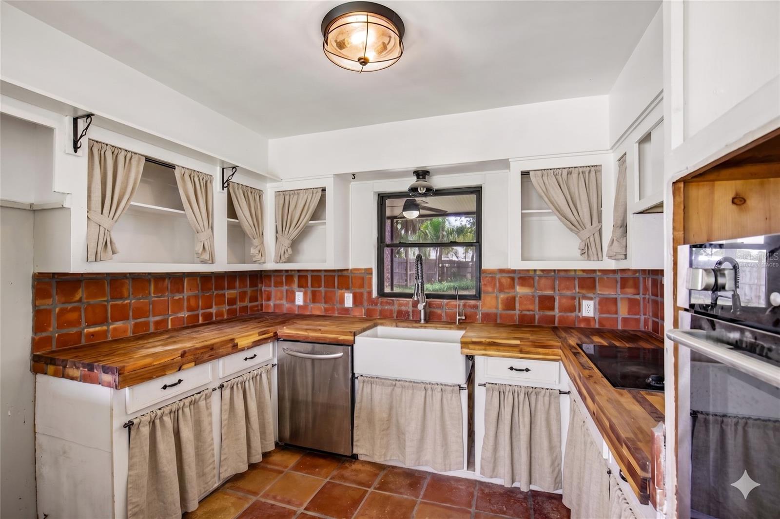 807 LUCILLE AVE, NOKOMIS, FL, 34275
