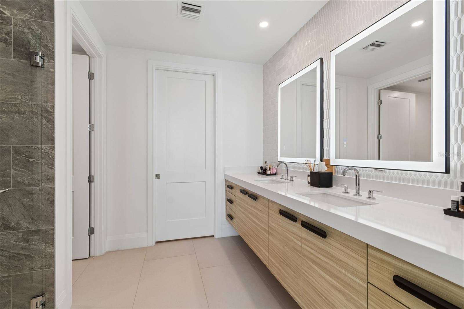 2910 W BARCELONA ST #902, TAMPA, FL, 33629