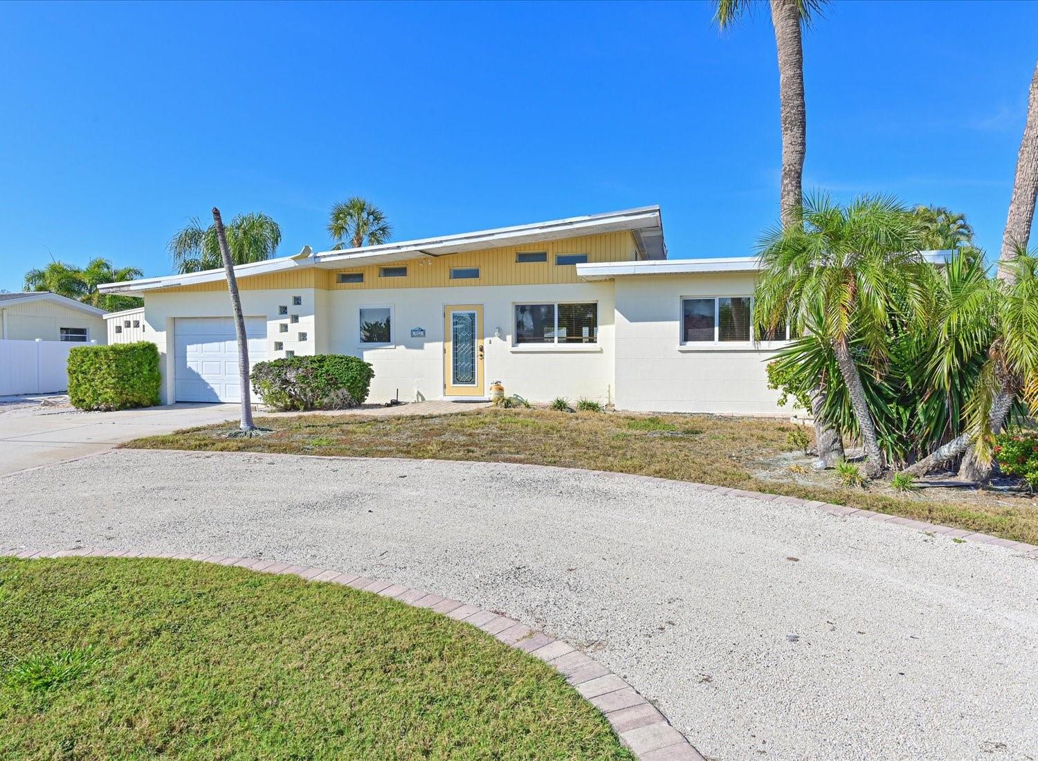 512 KEY ROYALE DR, HOLMES BEACH, FL, 34217