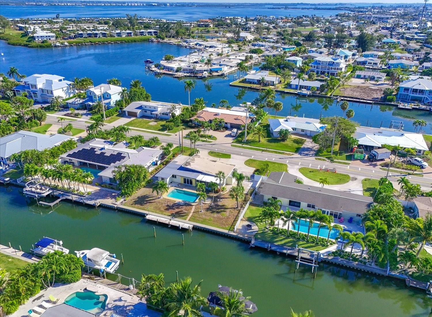 512 KEY ROYALE DR, HOLMES BEACH, FL, 34217