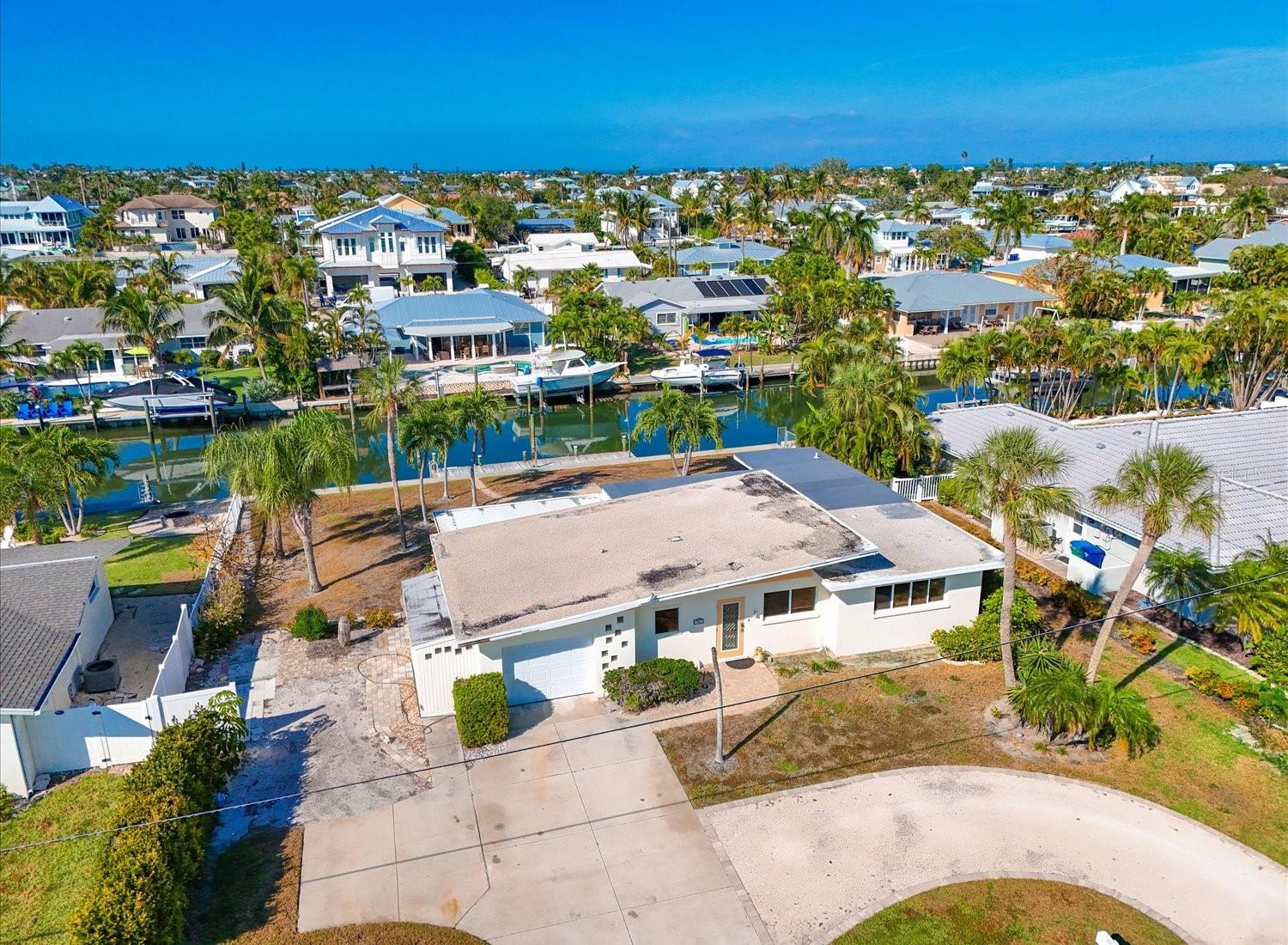 512 KEY ROYALE DR, HOLMES BEACH, FL, 34217