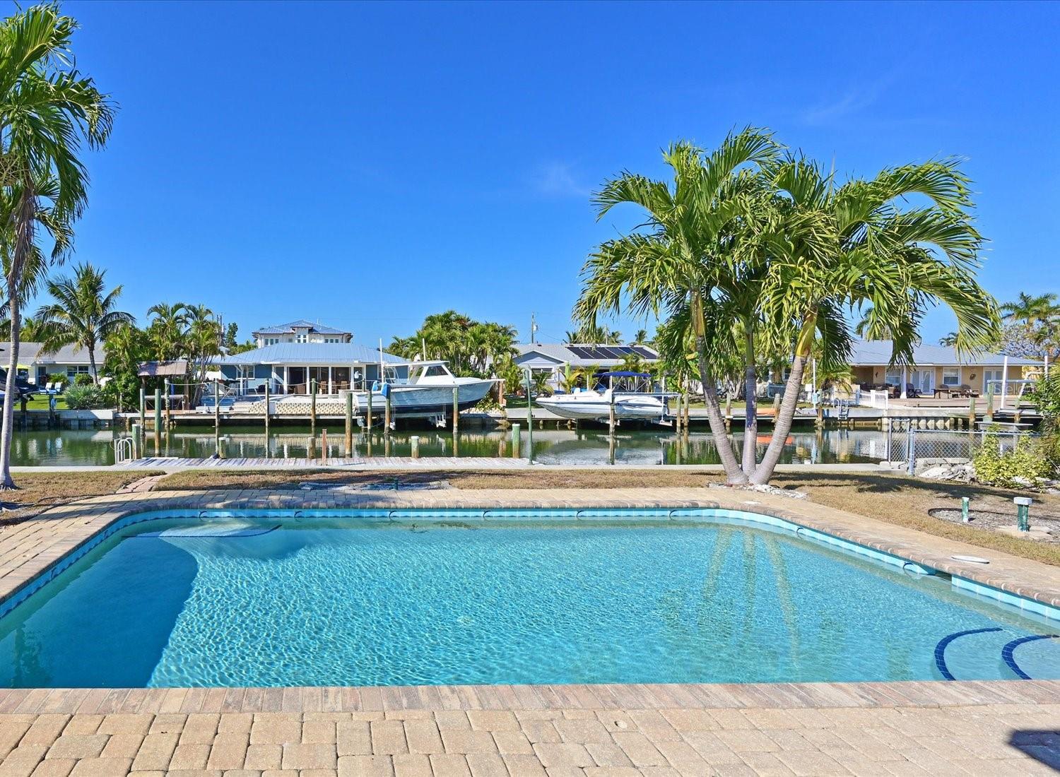 512 KEY ROYALE DR, HOLMES BEACH, FL, 34217