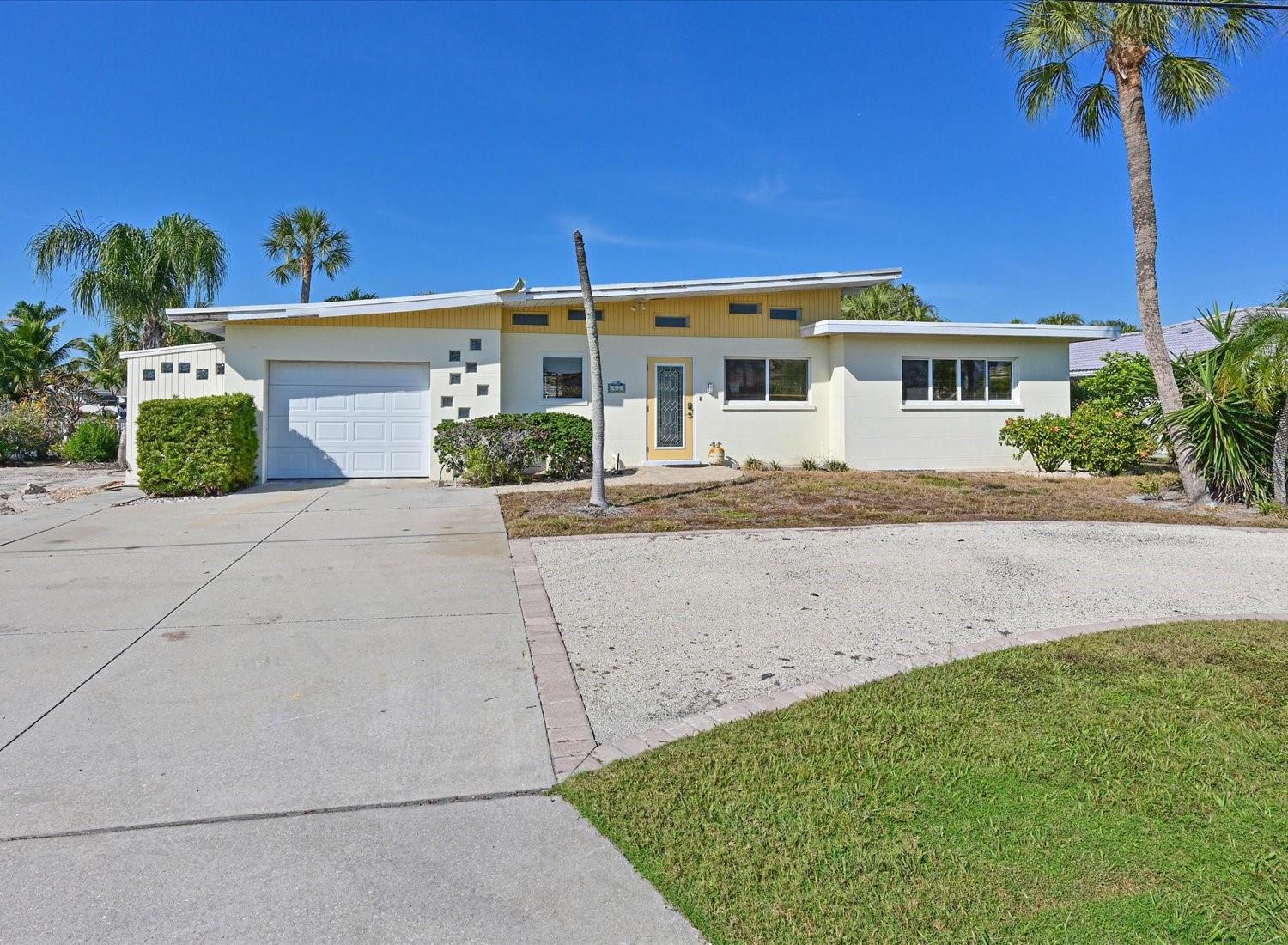 512 KEY ROYALE DR, HOLMES BEACH, FL, 34217