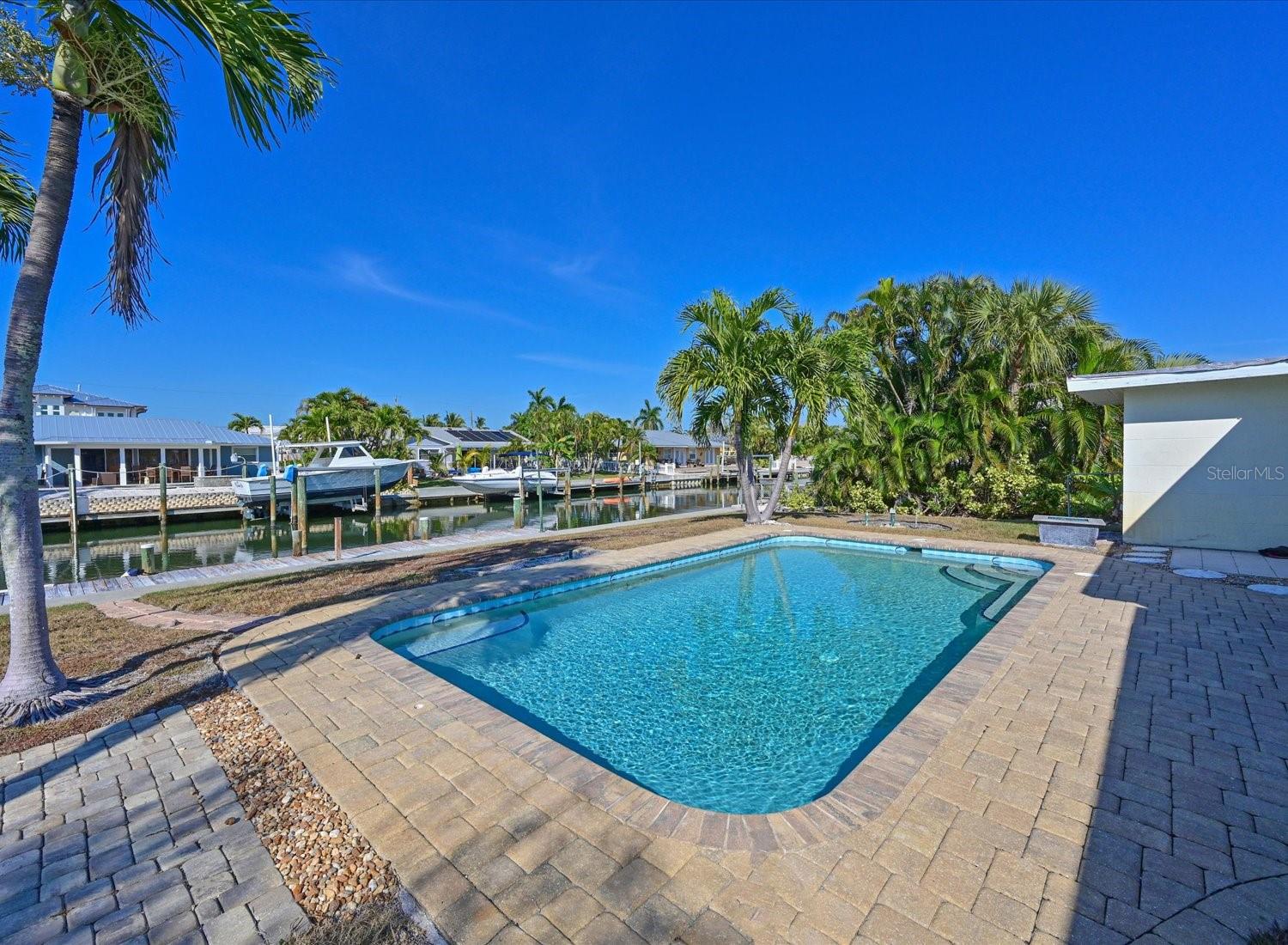 512 KEY ROYALE DR, HOLMES BEACH, FL, 34217