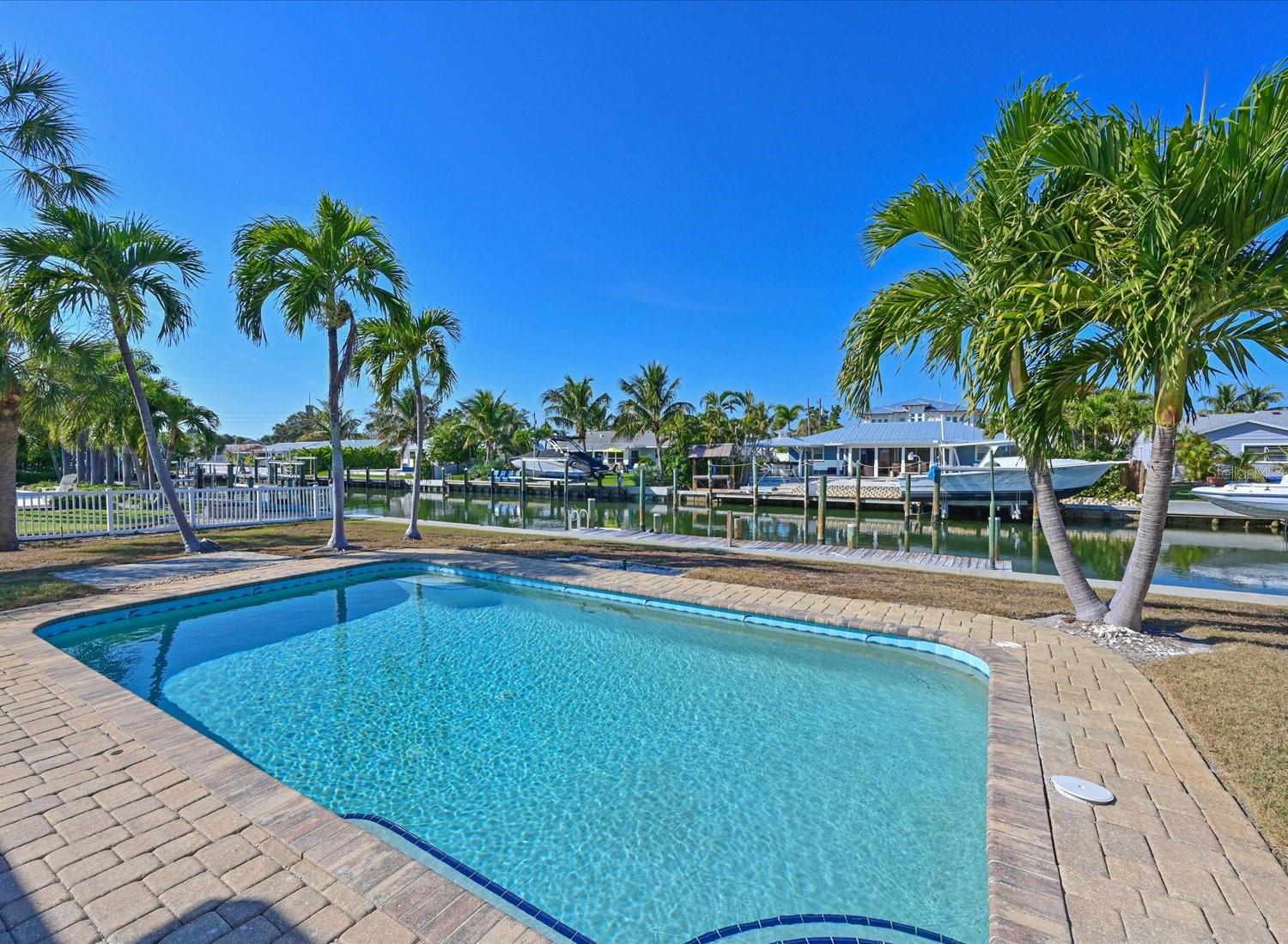 512 KEY ROYALE DR, HOLMES BEACH, FL, 34217
