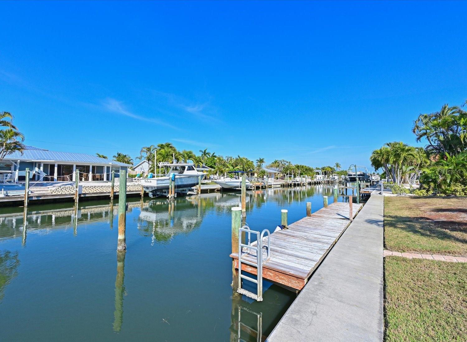 512 KEY ROYALE DR, HOLMES BEACH, FL, 34217
