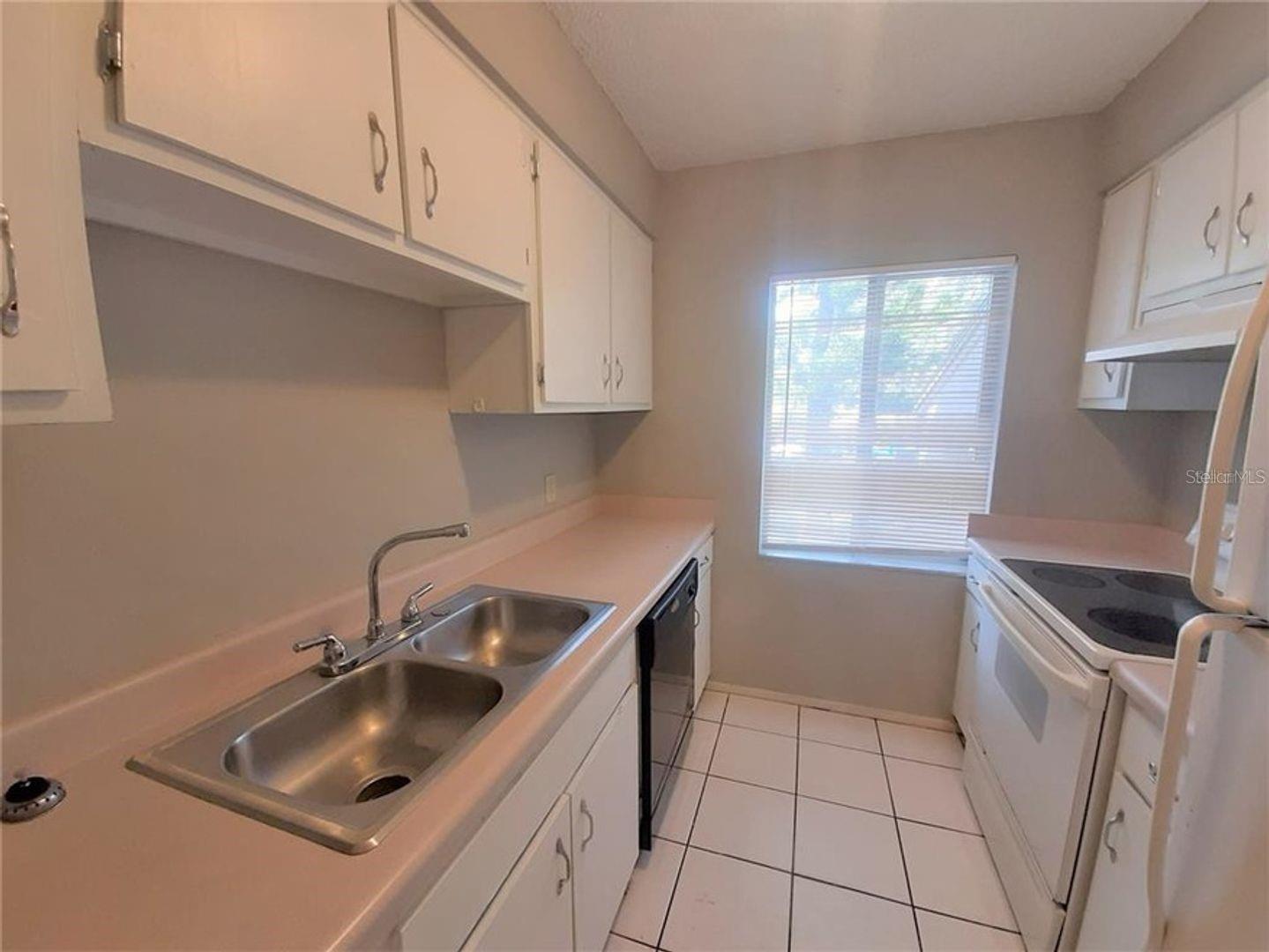 7600 ABBEY LN #C, TAMPA, FL, 33617