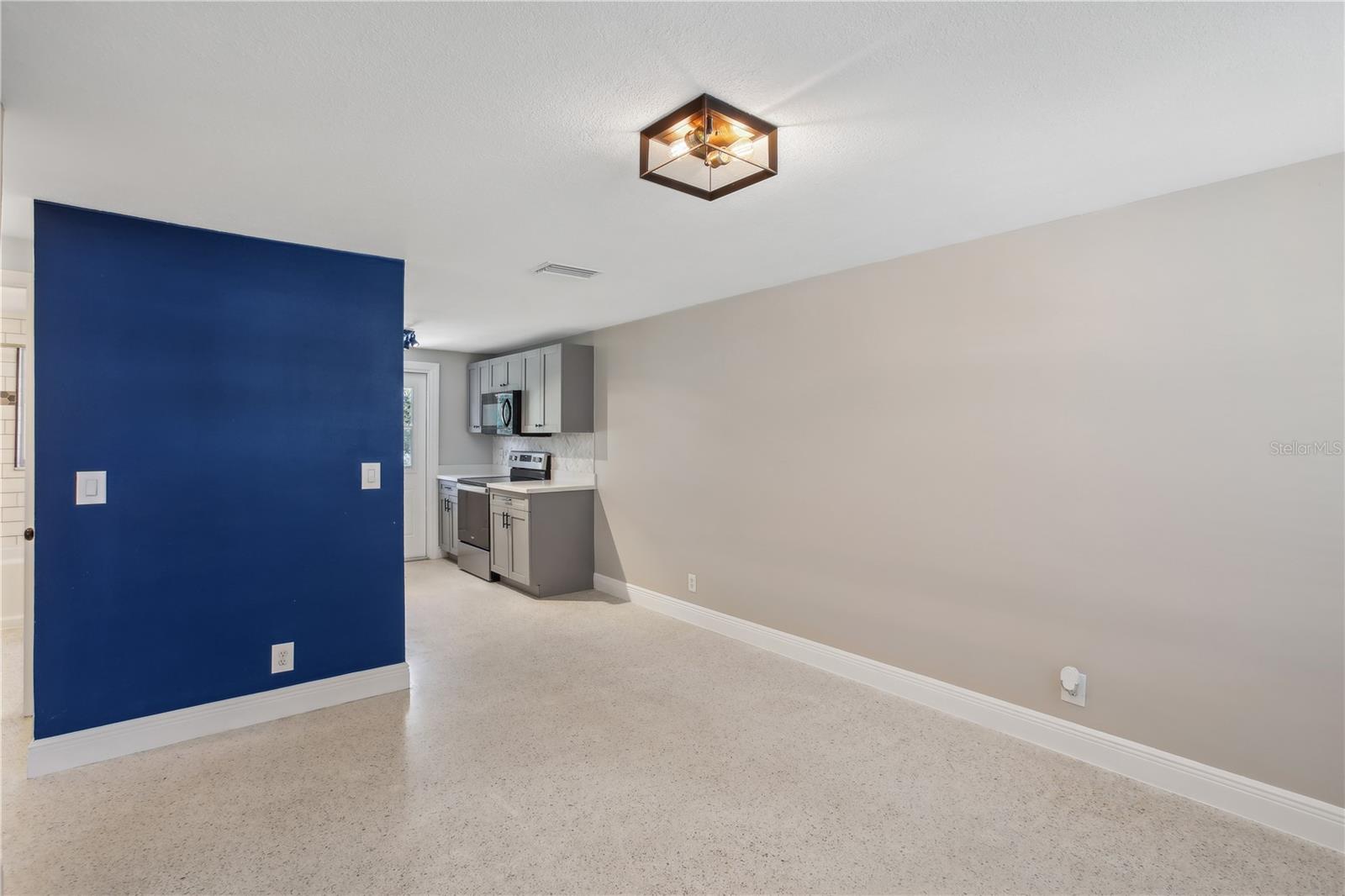 8703 NAVAJO AVE, TAMPA, FL, 33637