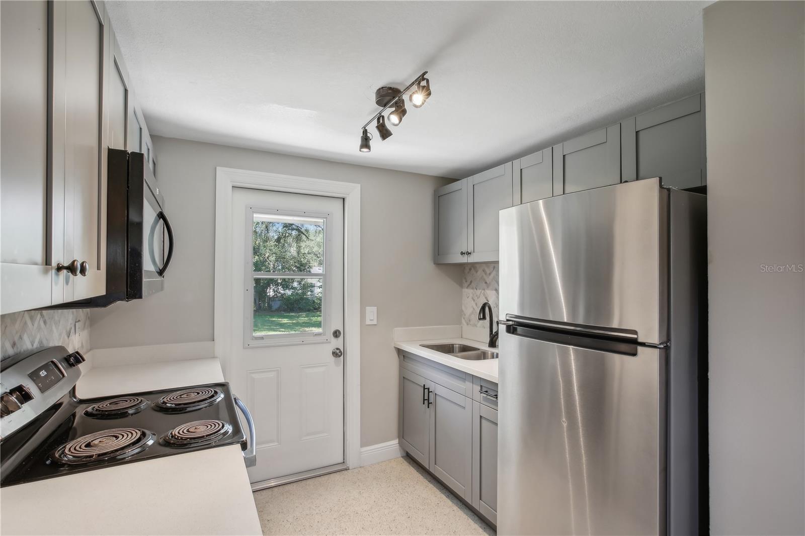 8703 NAVAJO AVE, TAMPA, FL, 33637
