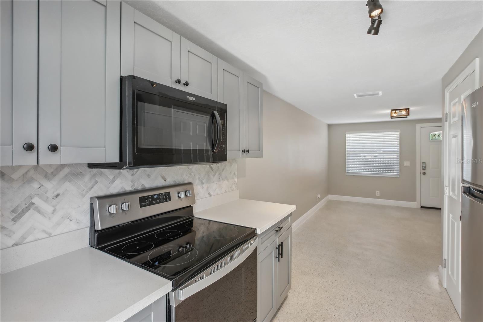 8703 NAVAJO AVE, TAMPA, FL, 33637