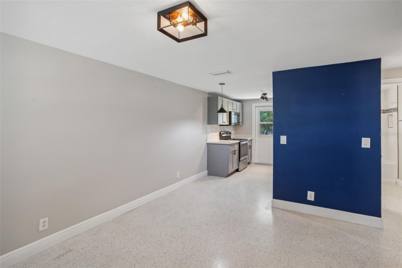 8703 NAVAJO AVE, TAMPA, FL, 33637