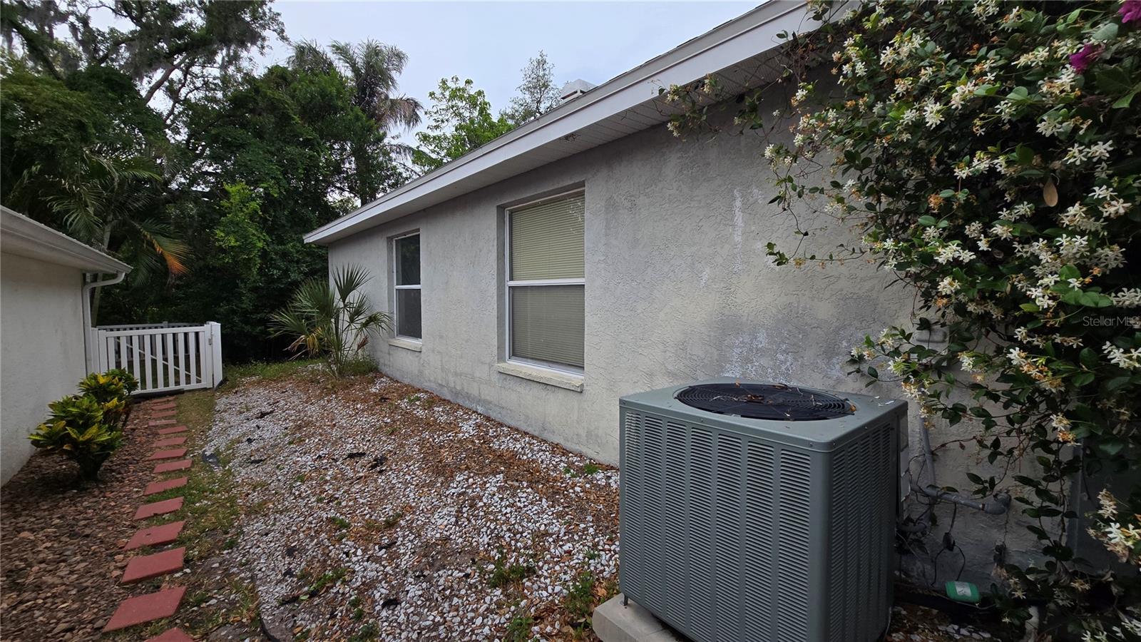 1040 TRADEWINDS DR, TARPON SPRINGS, FL, 34689