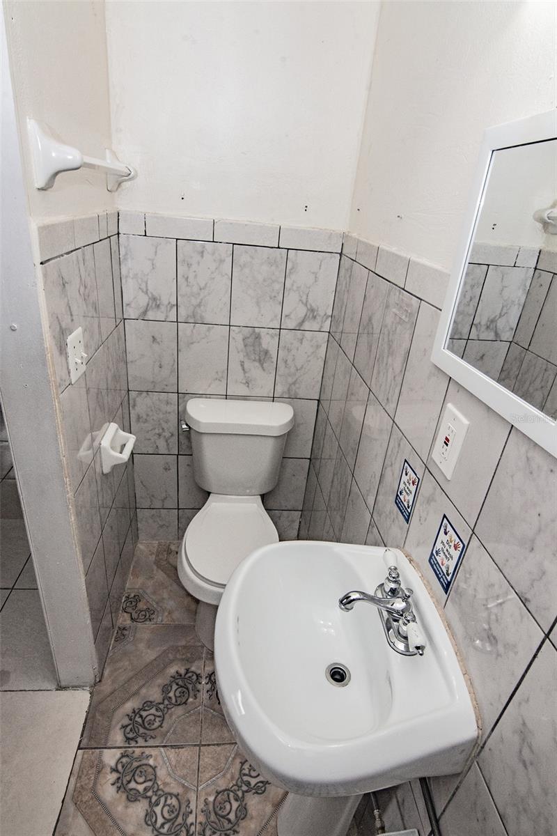 5810 N THATCHER AVE, TAMPA, FL, 33614