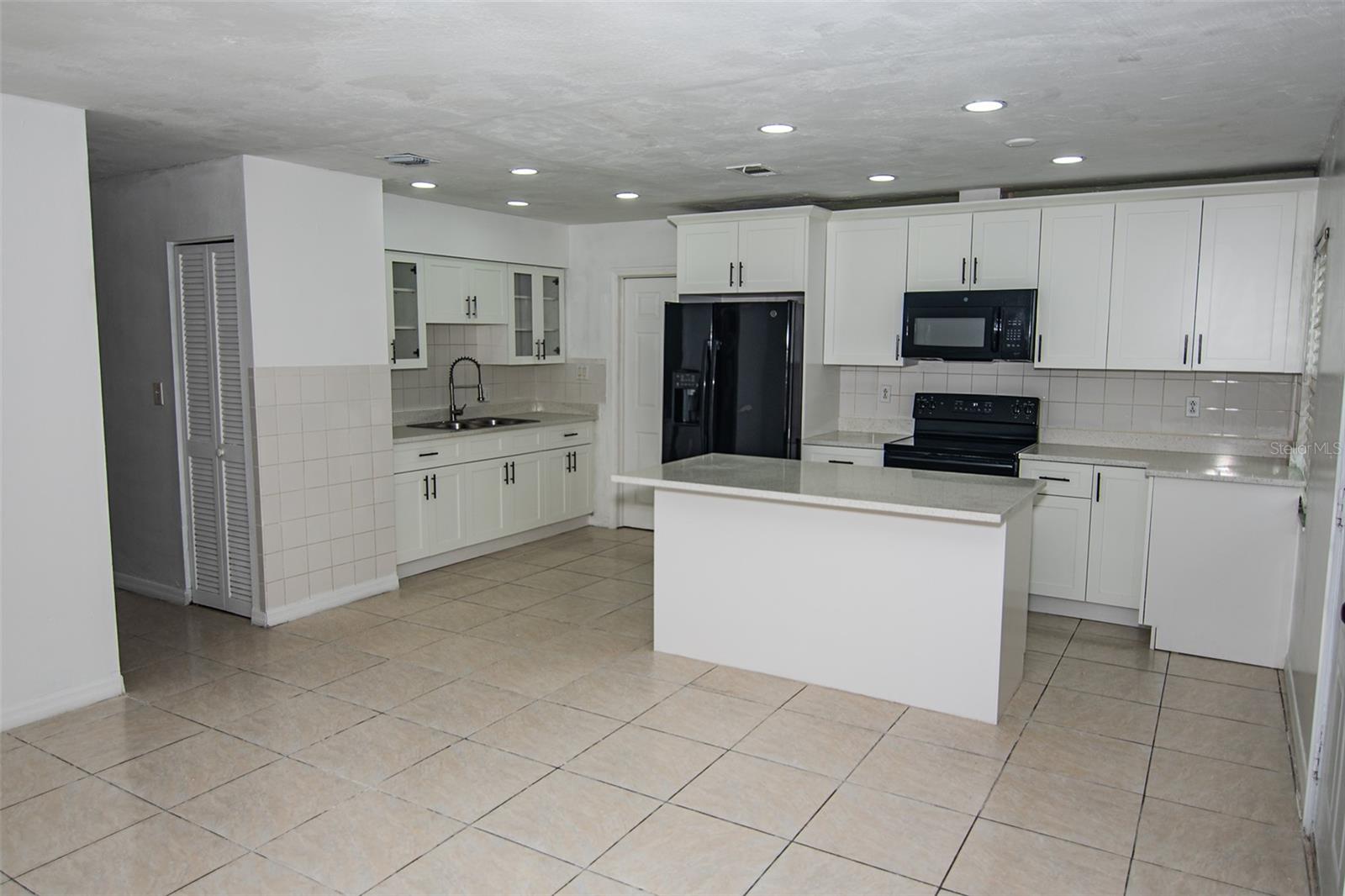 5810 N THATCHER AVE, TAMPA, FL, 33614