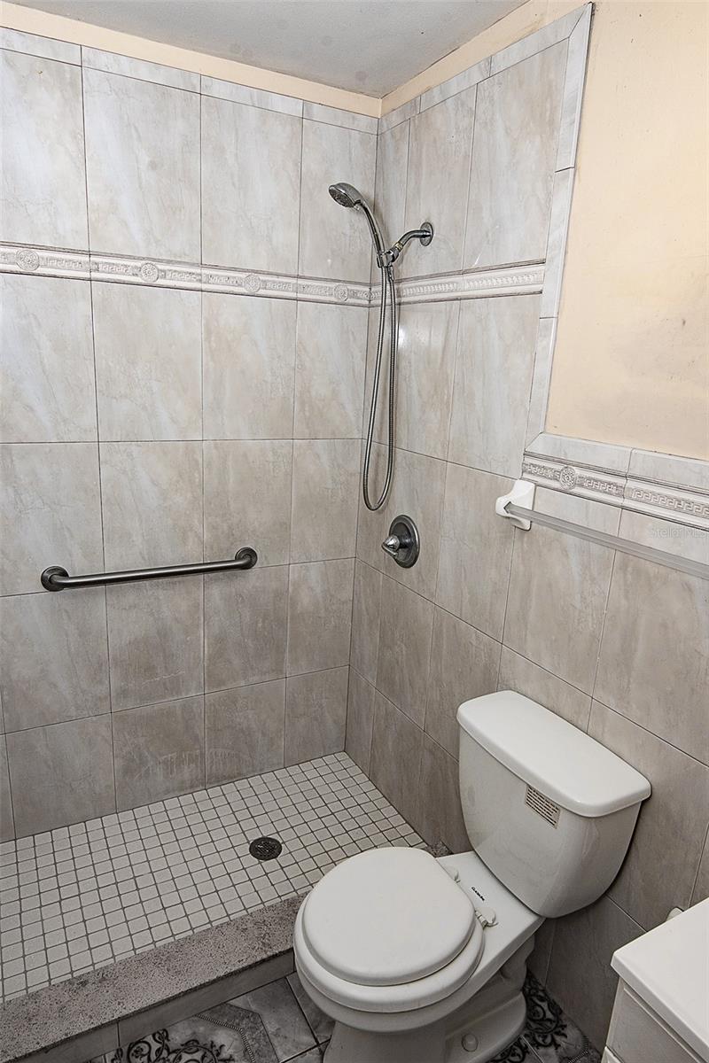5810 N THATCHER AVE, TAMPA, FL, 33614
