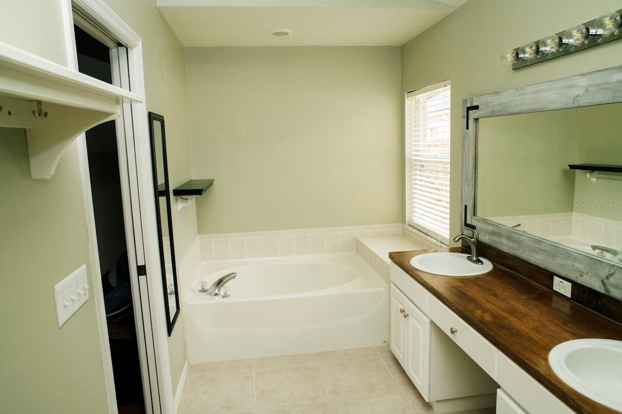 2508 ALLWOOD AVE, VALRICO, FL, 33596