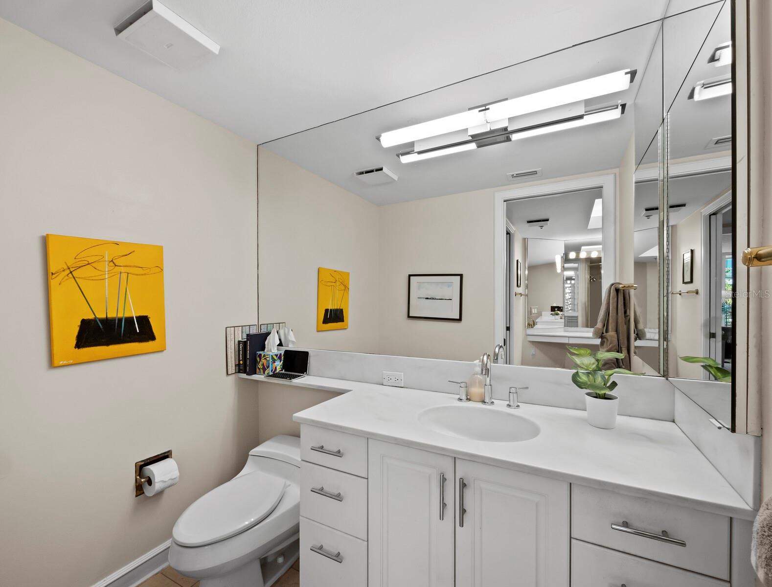2410 HARBOURSIDE DR #131, LONGBOAT KEY, FL, 34228