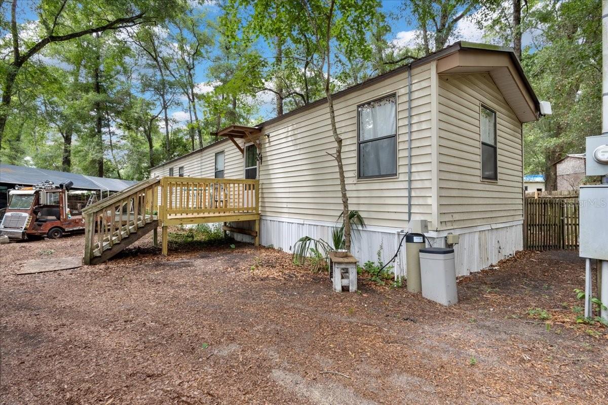 901 NE 11TH AVE, TRENTON, FL, 32693