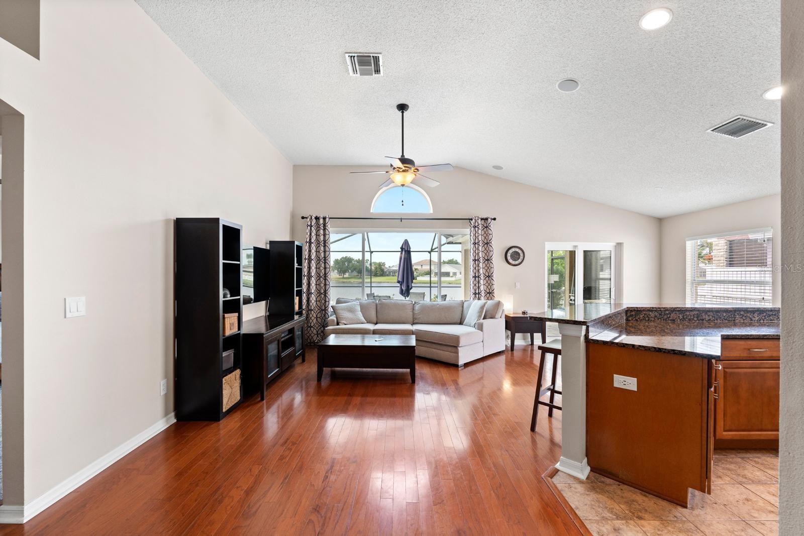 735 NE ADDISON DR, ST PETERSBURG, FL, 33716