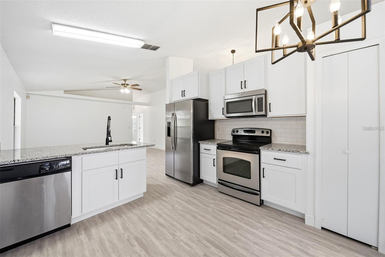 7151 EDGEWATER SHORES CT, ORLANDO, FL, 32810