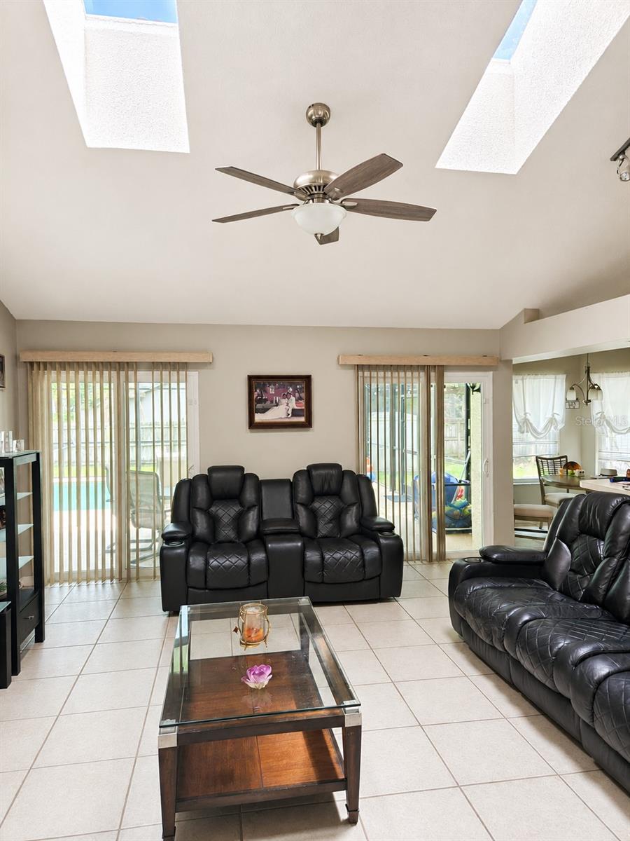 2067 MAJESTIC WOODS BLVD, APOPKA, FL, 32712