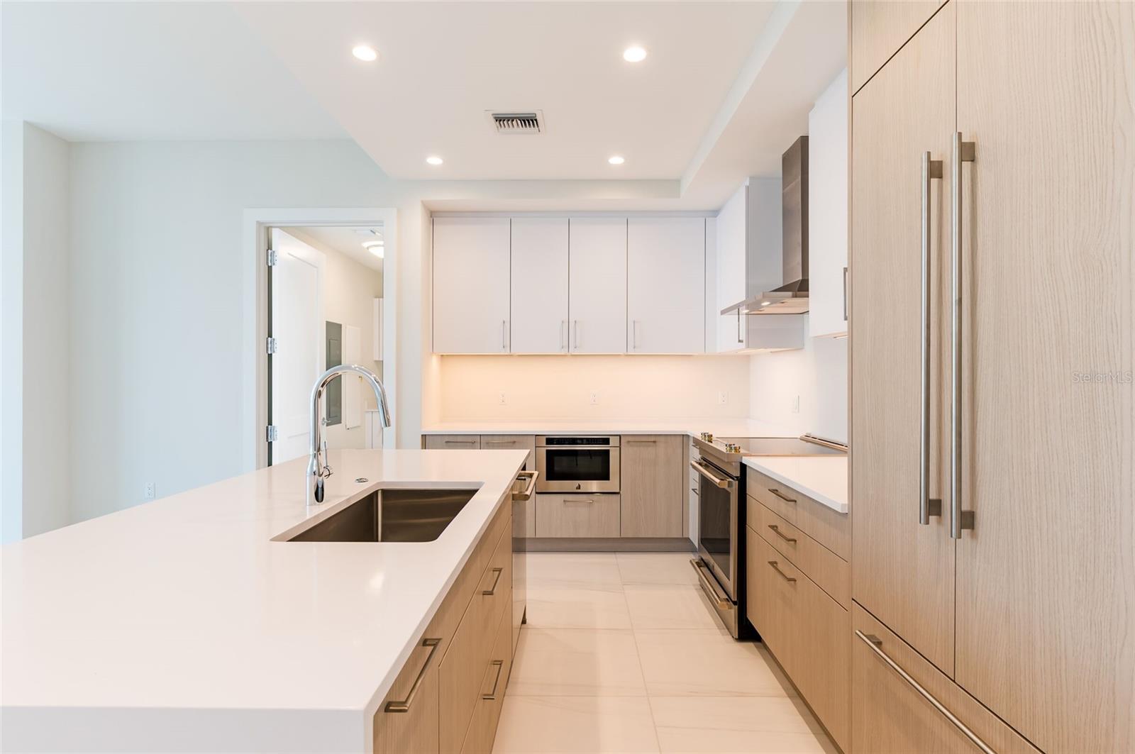275 1ST AVENUE SOUTH #2208, ST PETERSBURG, FL, 33701