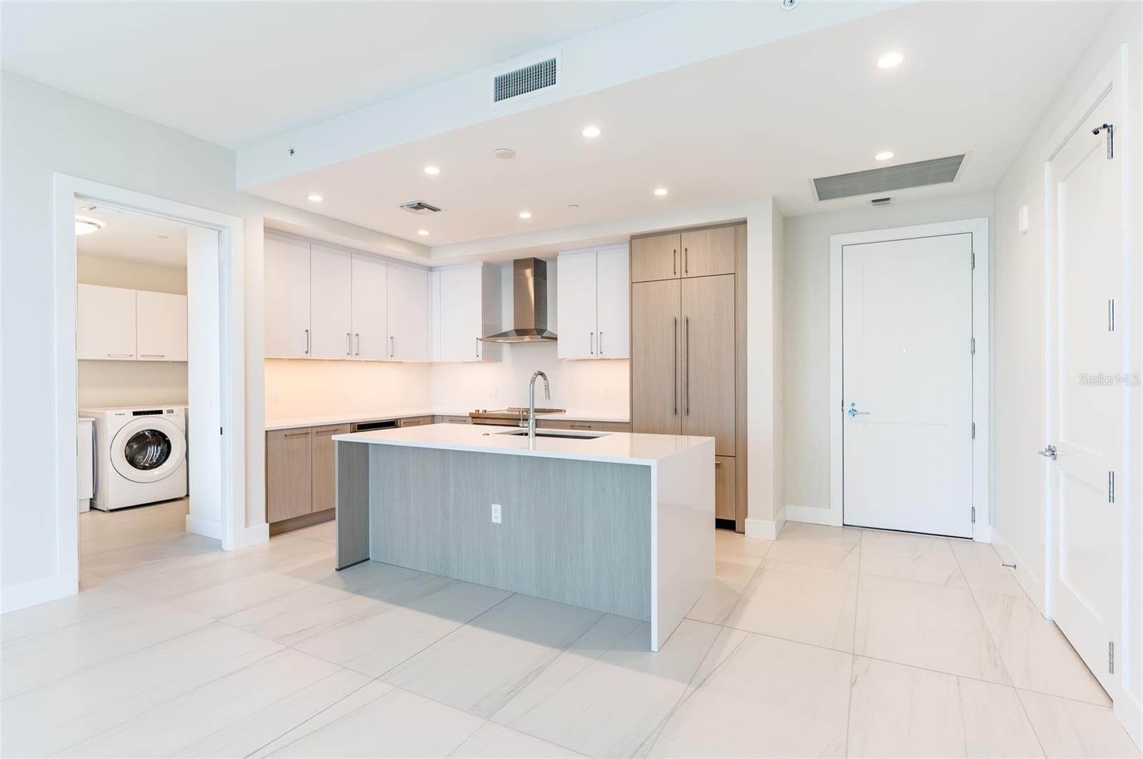 275 1ST AVENUE SOUTH #2208, ST PETERSBURG, FL, 33701