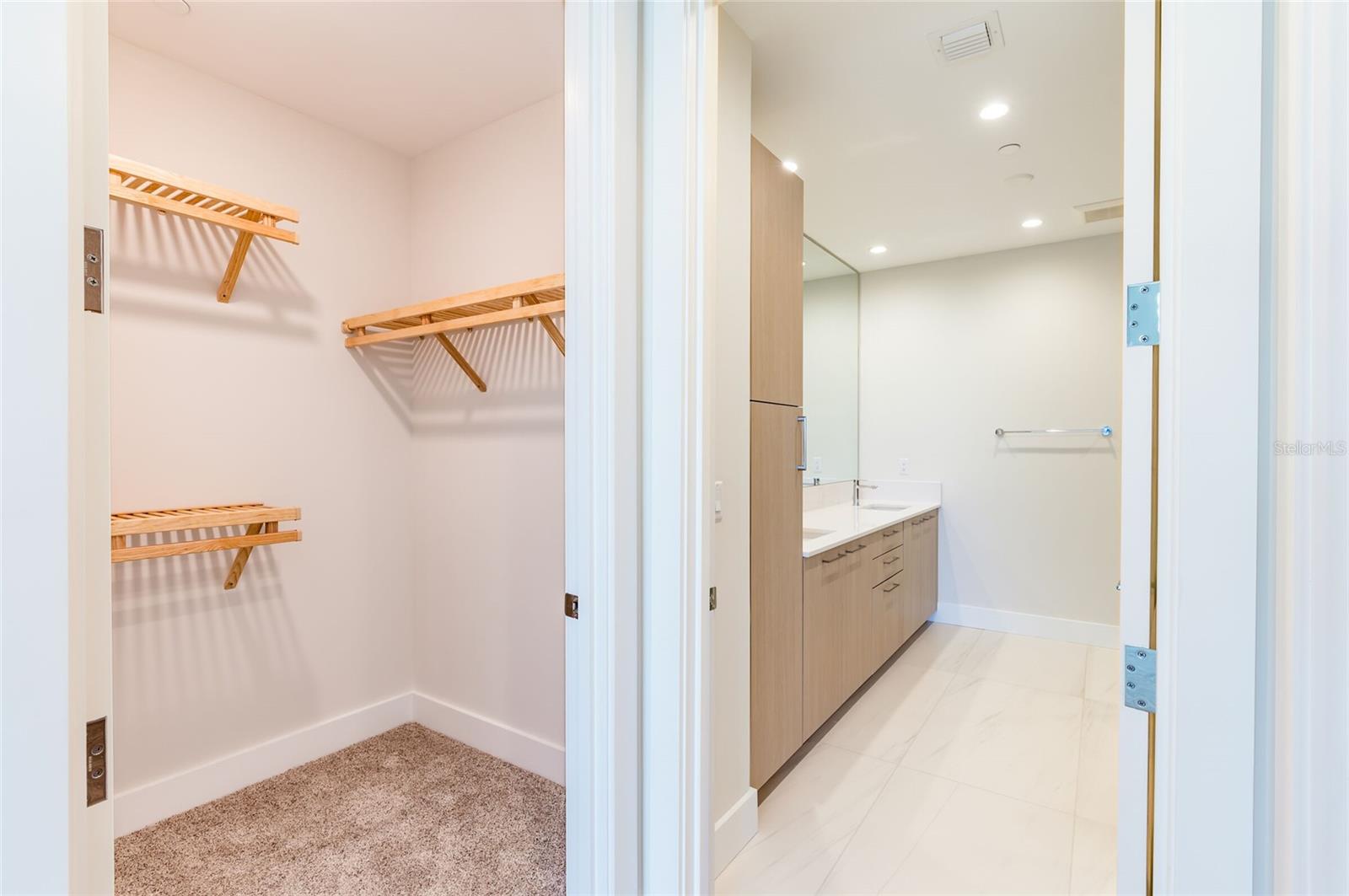 275 1ST AVENUE SOUTH #2208, ST PETERSBURG, FL, 33701