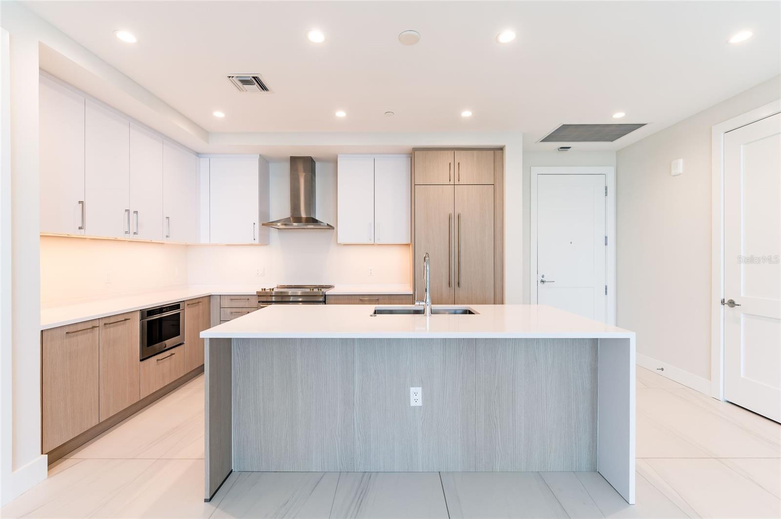 275 1ST AVENUE SOUTH #2208, ST PETERSBURG, FL, 33701