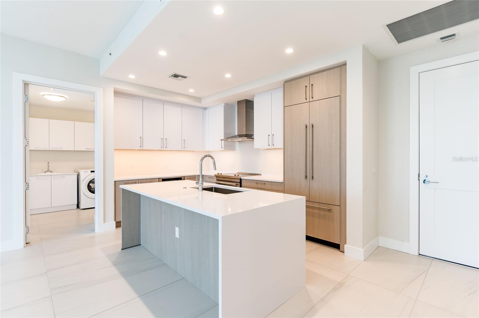 275 1ST AVENUE SOUTH #2208, ST PETERSBURG, FL, 33701