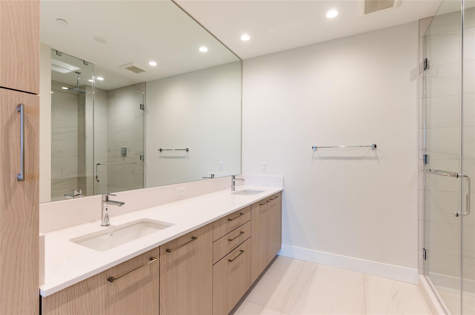 275 1ST AVENUE SOUTH #2208, ST PETERSBURG, FL, 33701