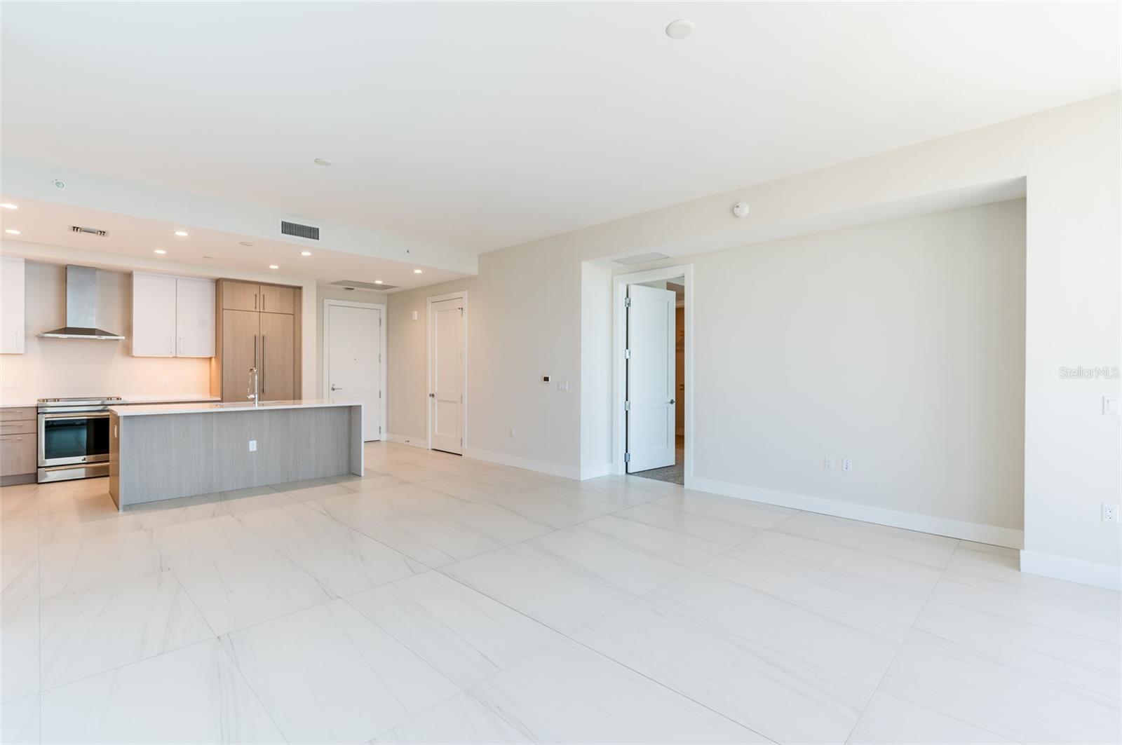 275 1ST AVENUE SOUTH #2208, ST PETERSBURG, FL, 33701