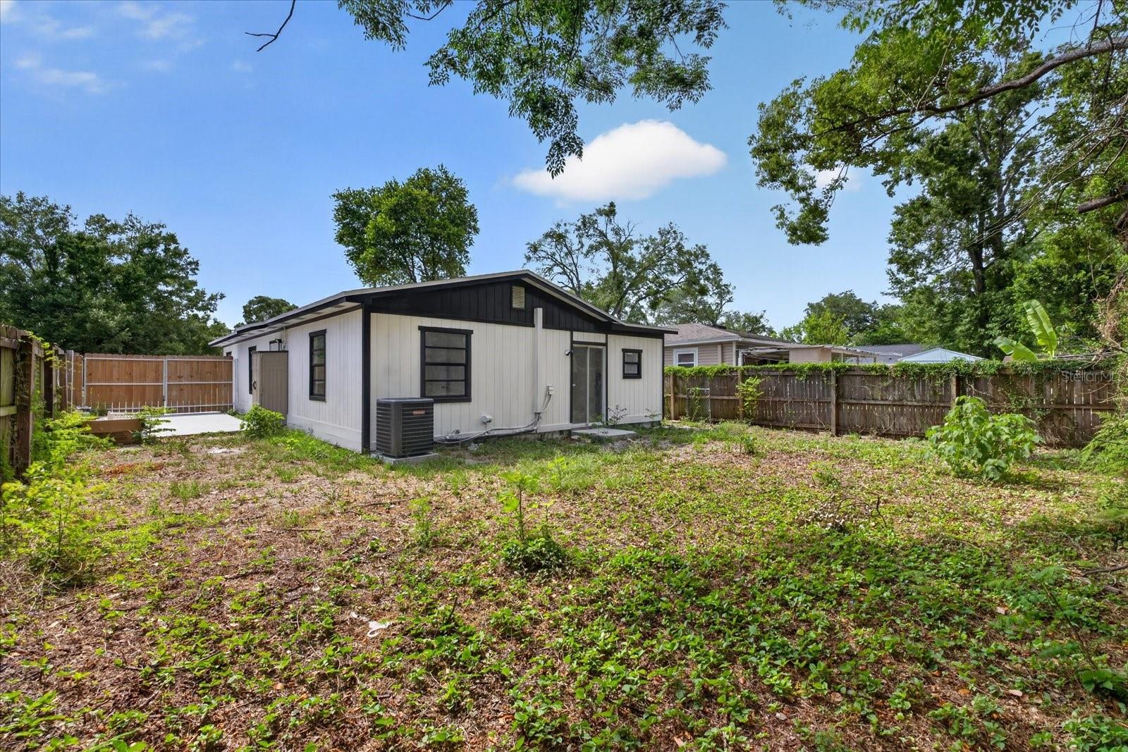 9405 N MARY AVE, TAMPA, FL, 33612