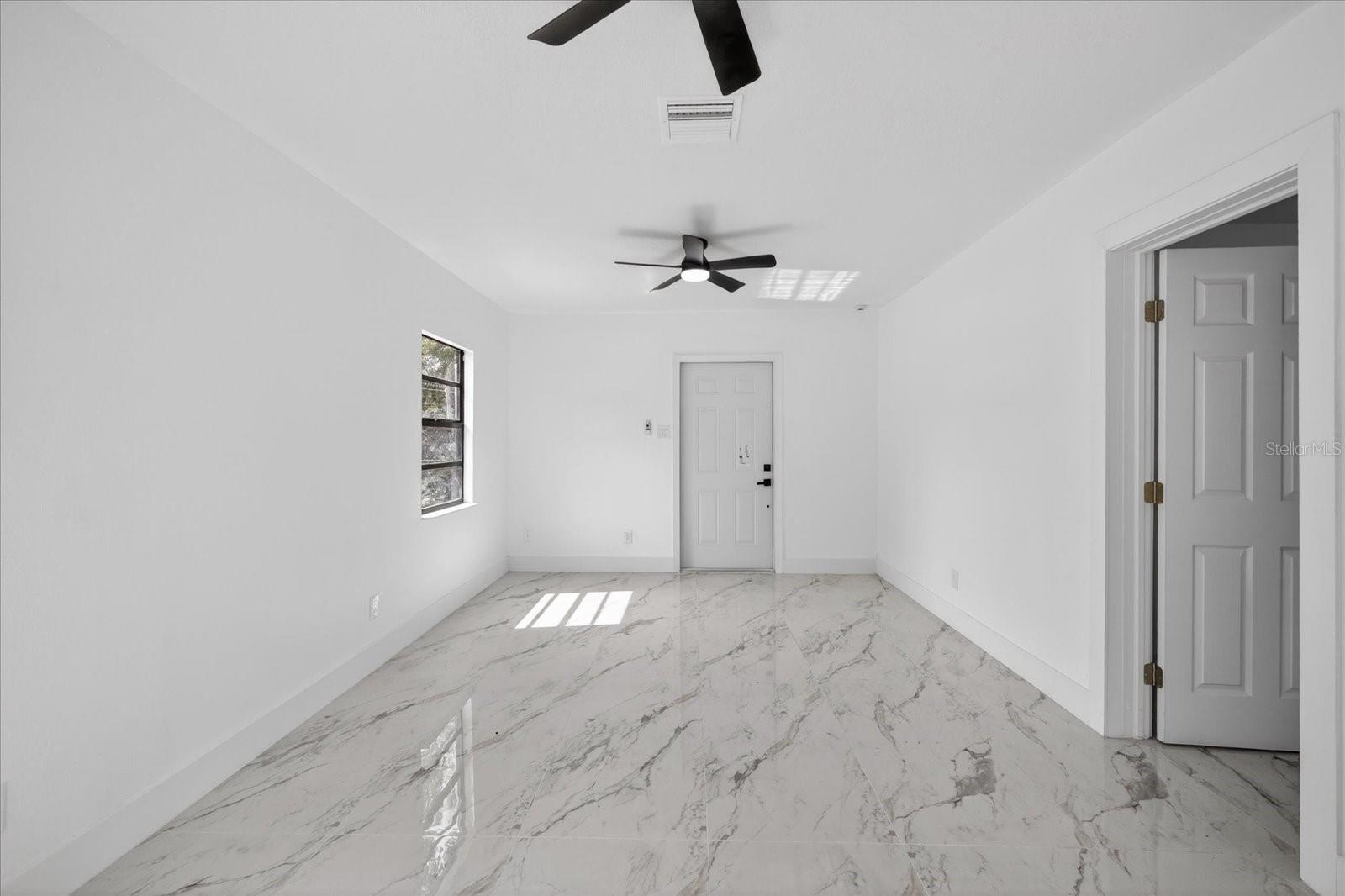 9405 N MARY AVE, TAMPA, FL, 33612