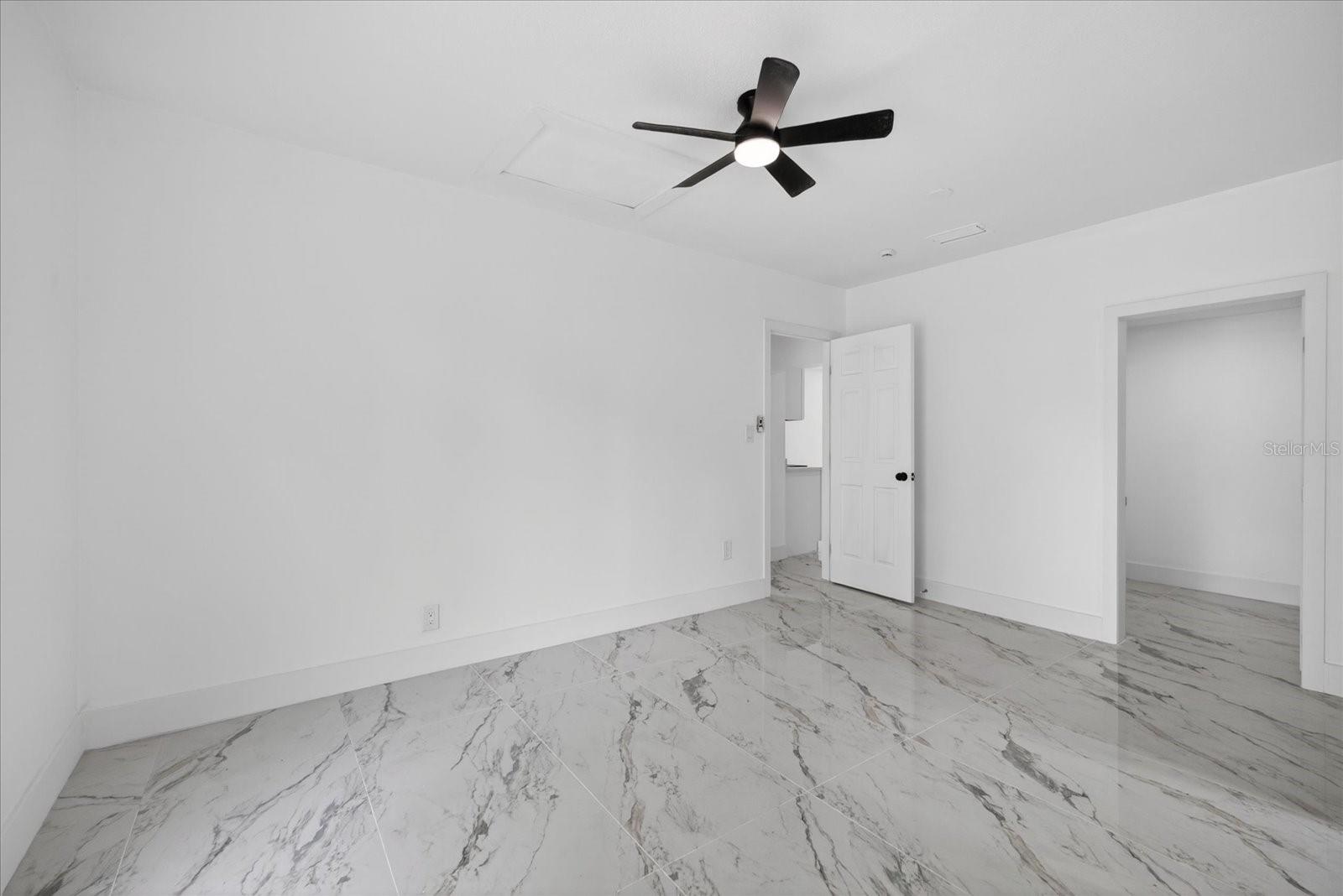 9405 N MARY AVE, TAMPA, FL, 33612