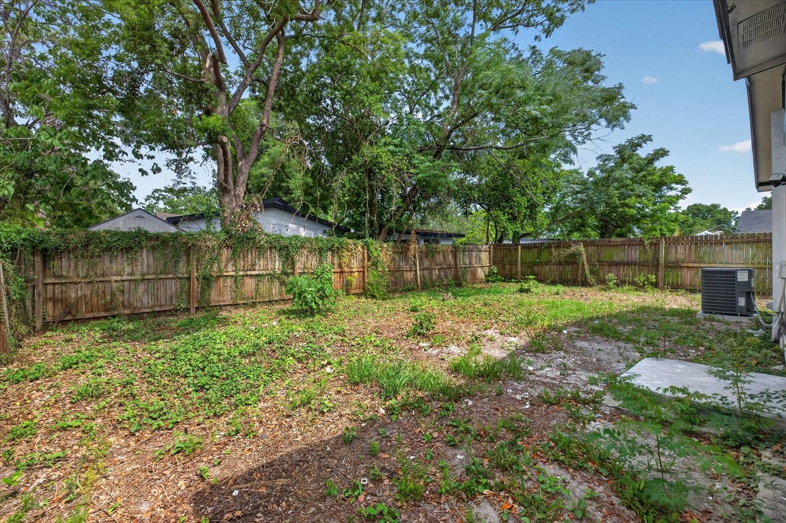 9405 N MARY AVE, TAMPA, FL, 33612
