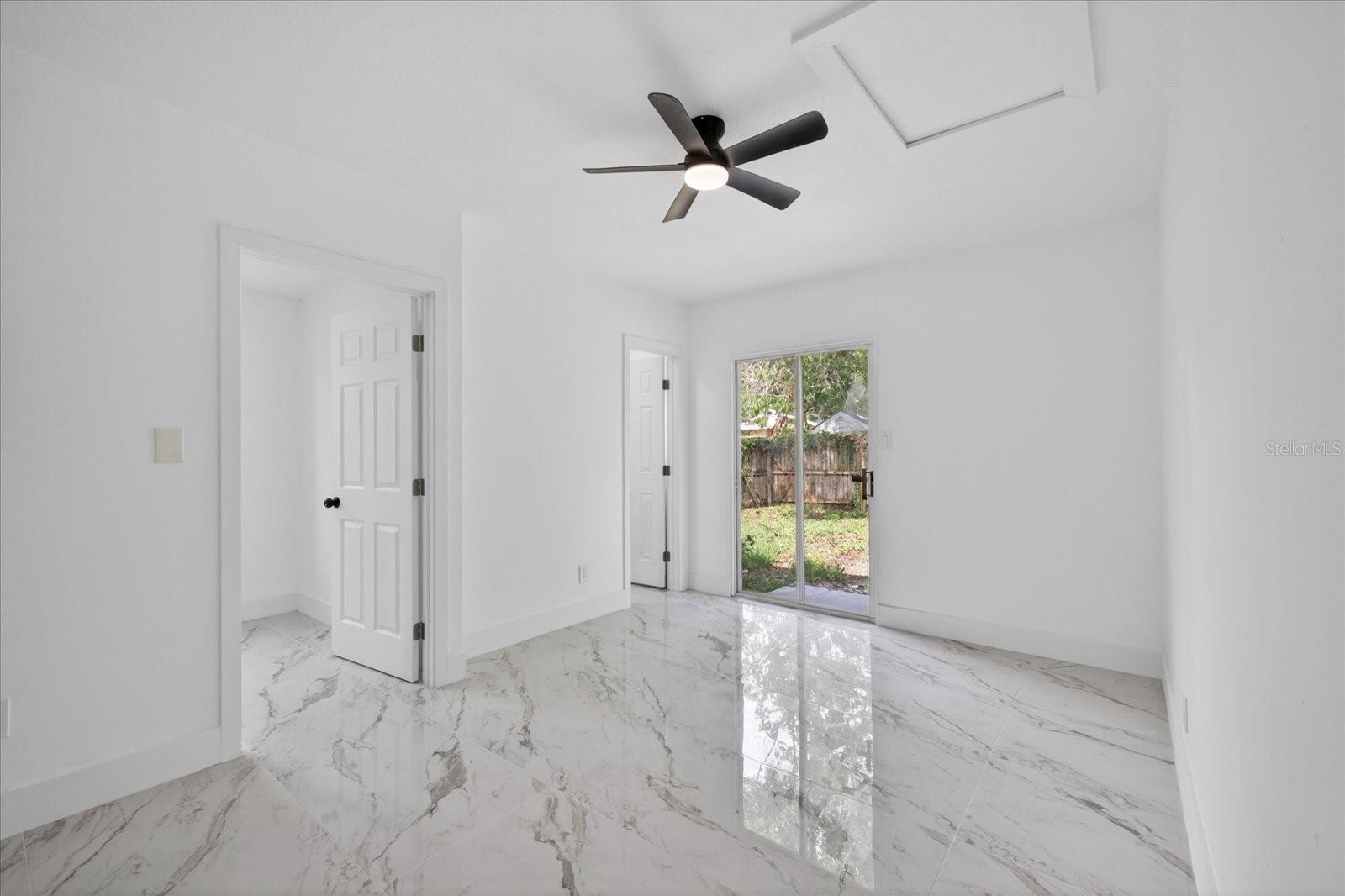 9405 N MARY AVE, TAMPA, FL, 33612
