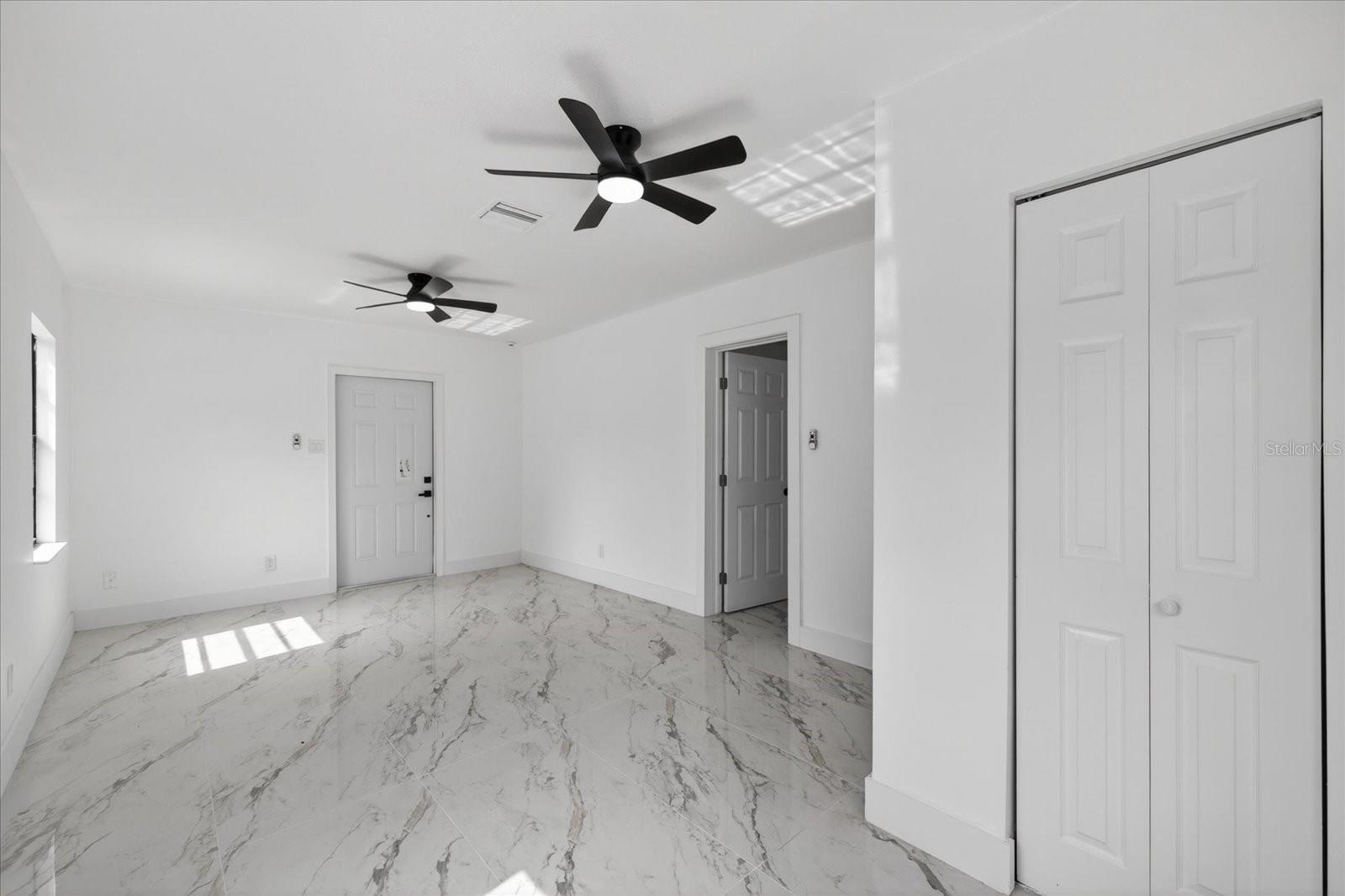 9405 N MARY AVE, TAMPA, FL, 33612