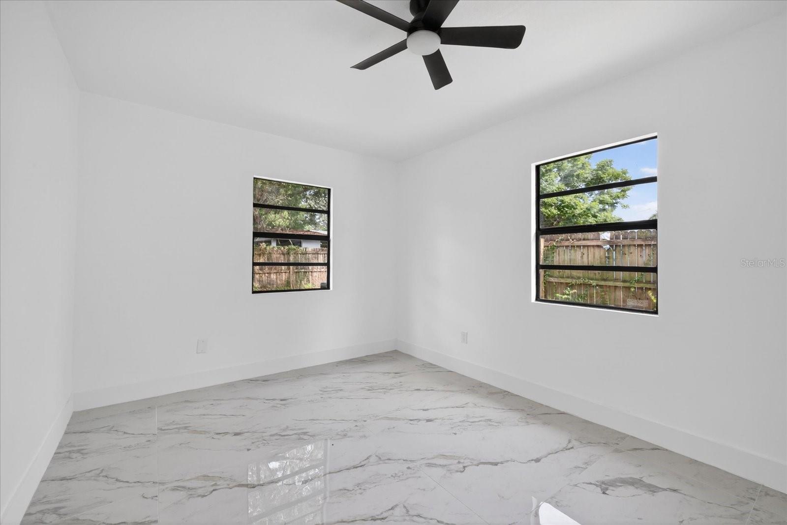 9405 N MARY AVE, TAMPA, FL, 33612