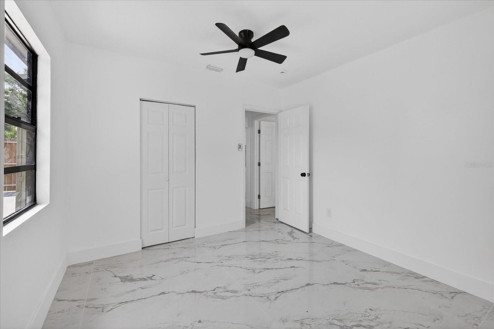 9405 N MARY AVE, TAMPA, FL, 33612