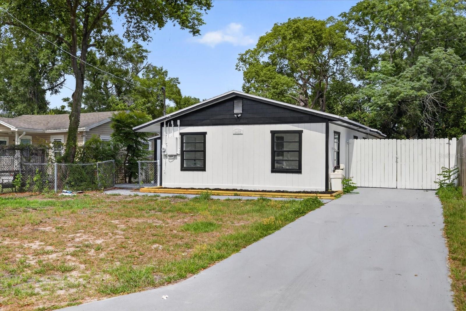 9405 N MARY AVE, TAMPA, FL, 33612