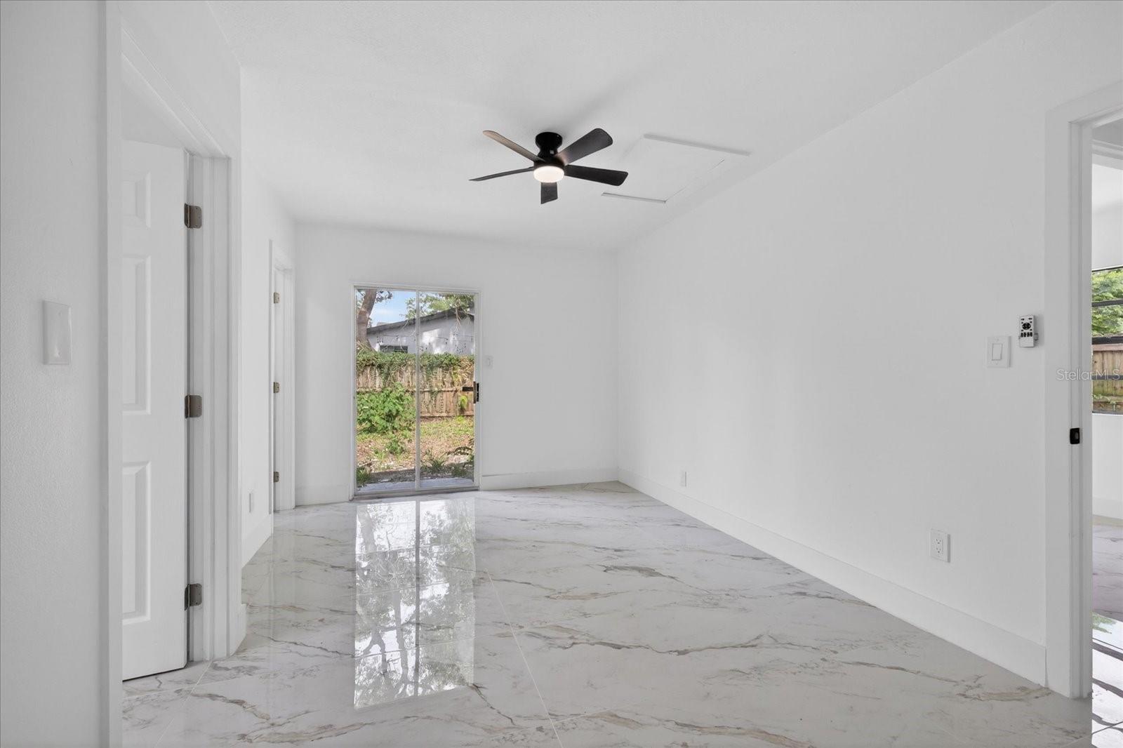9405 N MARY AVE, TAMPA, FL, 33612