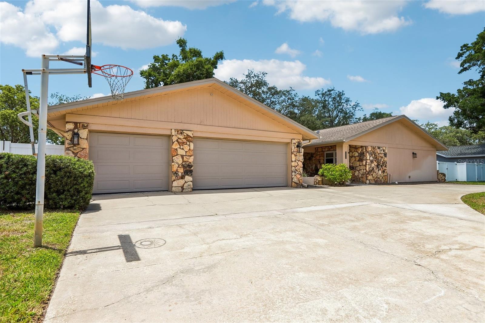 2424 SUNDANCER DR, CLEARWATER, FL, 33759
