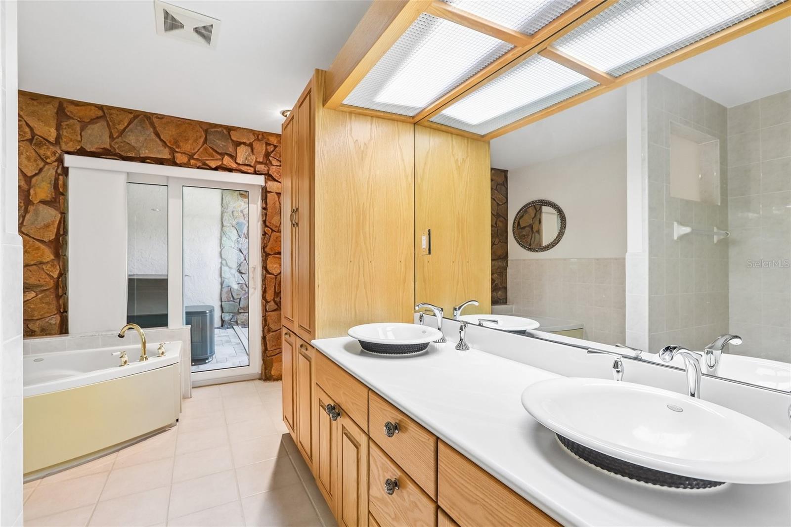 2424 SUNDANCER DR, CLEARWATER, FL, 33759
